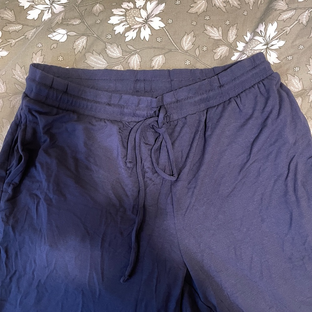 2 joggers: black and navy with pockets